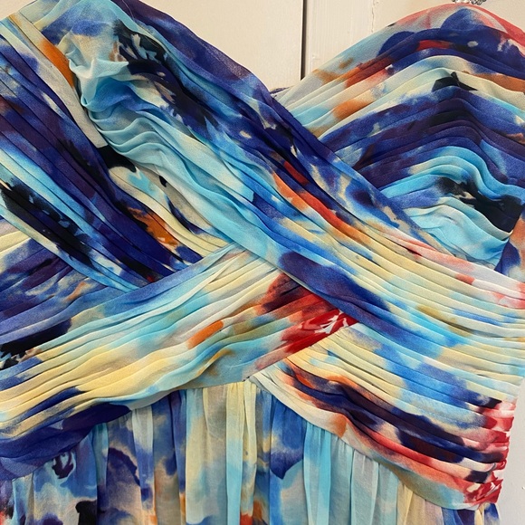 Beautiful soft print dress in great condition - Picture 4 of 11